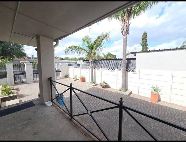 3 BEDROOM HOUSE FOR SALE IN DE LA HAYE